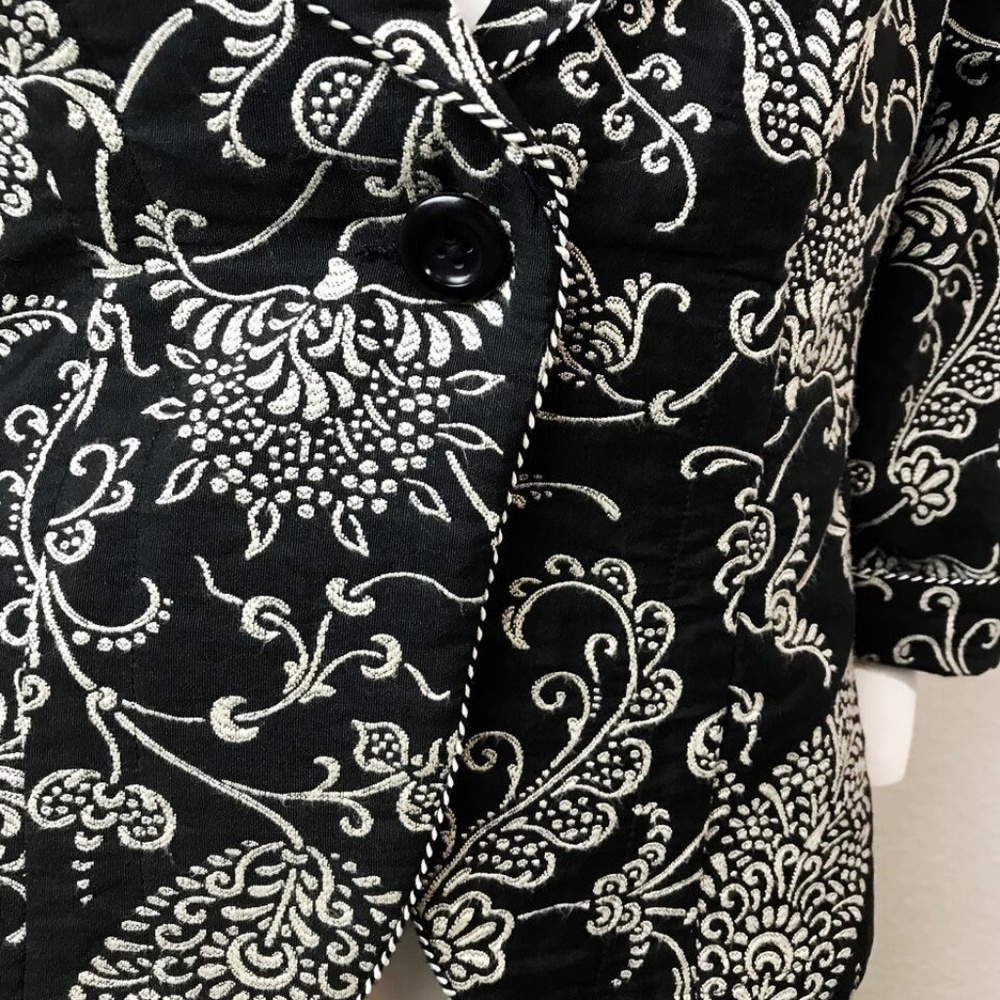 CABI Sz 6 Jacket Black and Gray Embroidered Blazer 3/4 sleeve one button - Picture 2 of 7